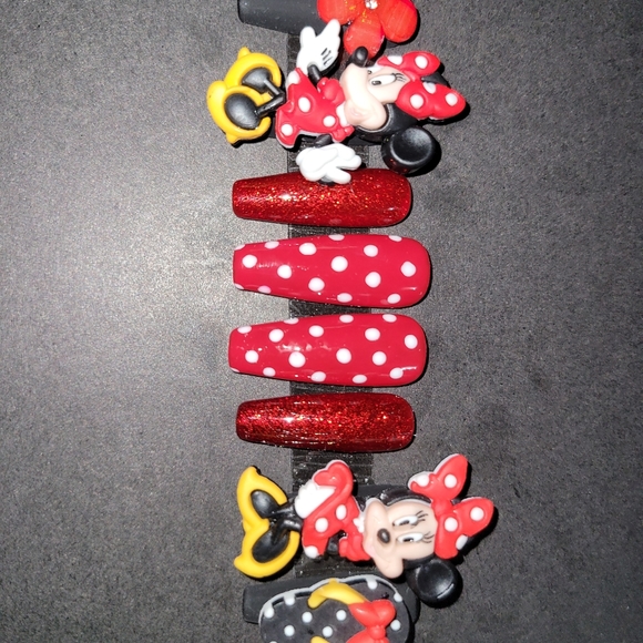 Press on nails - Picture 3 of 4